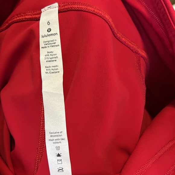 Lululemon crop yoga pants with lots of pockets - Size 6 - Picture 6 of 11